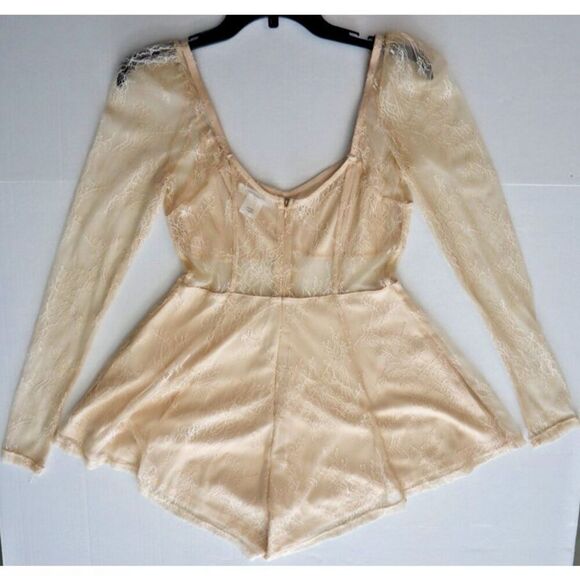 Glamorous x Urban Outfitters Women's Sz 6 Ivory Semi-Sheer Lace L/S Romper - Picture 11 of 13